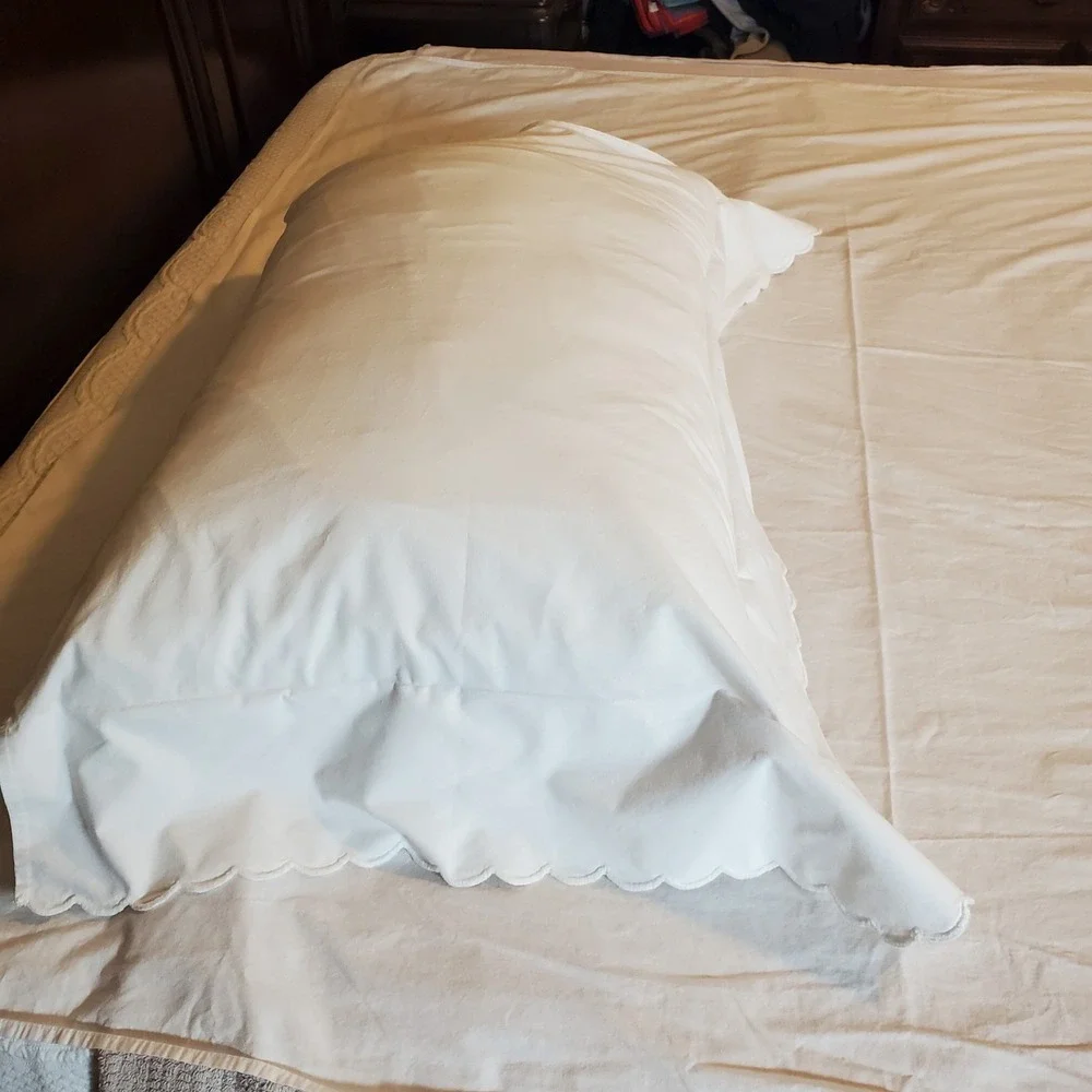Trussardi White Flat Bed Sheet 55X84+18 Skirt At  Foot End Scalloped Pillow Case